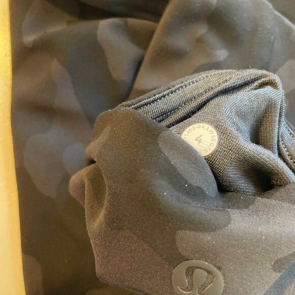 Lululemon camo leggings - Size 4 - Picture 4 of 4